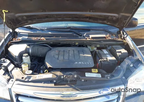 2016 Chrysler Town & Country Touring from USA, damaged, VIN 2C4RC1BG6GR220967